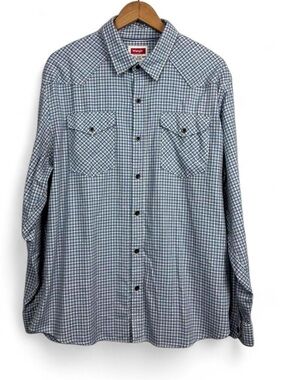 Wrangler Men's Light Blue and White Plaid Button-Down Western Shirt